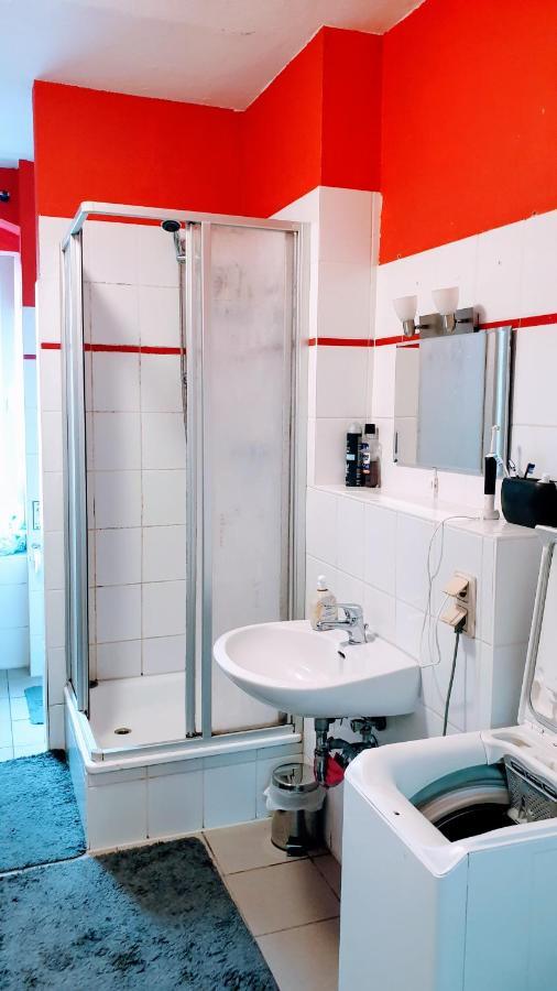 Room In City Center Halle With Shared Bathroom & Kitchen - Free Wifi, Netflix, Ipad & Ground Floor Exterior photo