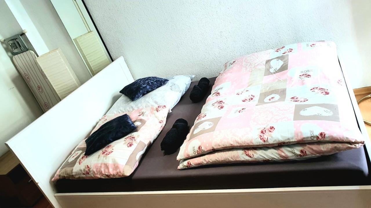 Room In City Center Halle With Shared Bathroom & Kitchen - Free Wifi, Netflix, Ipad & Ground Floor Exterior photo