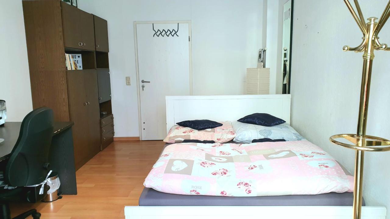 Room In City Center Halle With Shared Bathroom & Kitchen - Free Wifi, Netflix, Ipad & Ground Floor Exterior photo