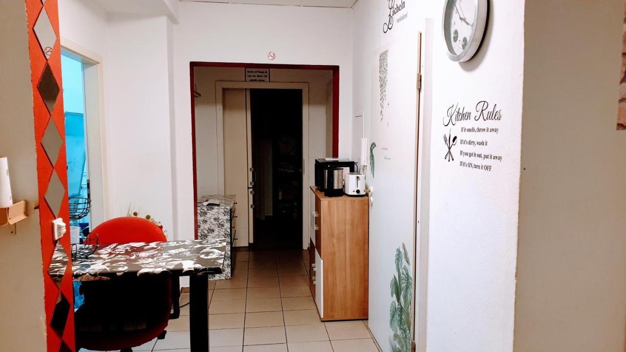 Room In City Center Halle With Shared Bathroom & Kitchen - Free Wifi, Netflix, Ipad & Ground Floor Exterior photo